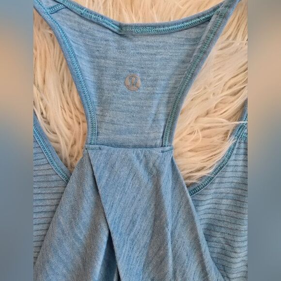 Lululemon Athletica Essential Tank - Picture 4 of 6